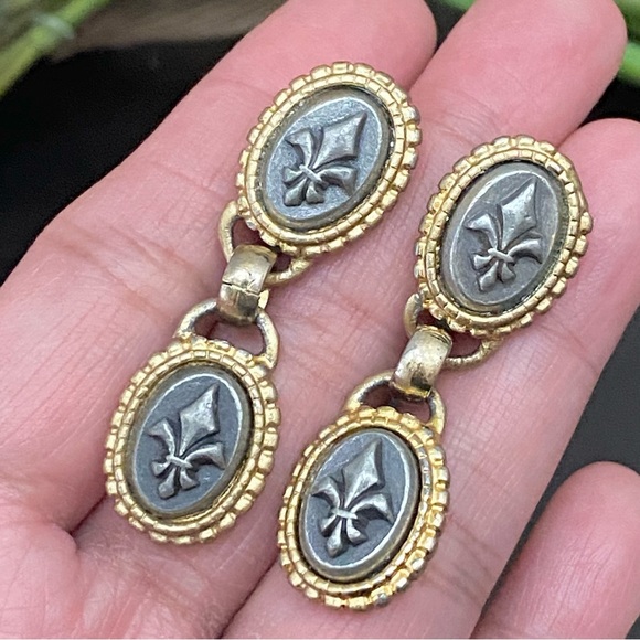 Vintage Signed MONET Fleur De Lis Dangling Earrings - Picture 4 of 10